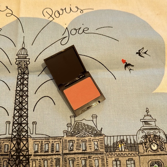 Blush - Picture 3 of 5